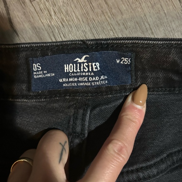 NWOT Hollister Ultra Highrise Dad Jean 25S black - Picture 2 of 3